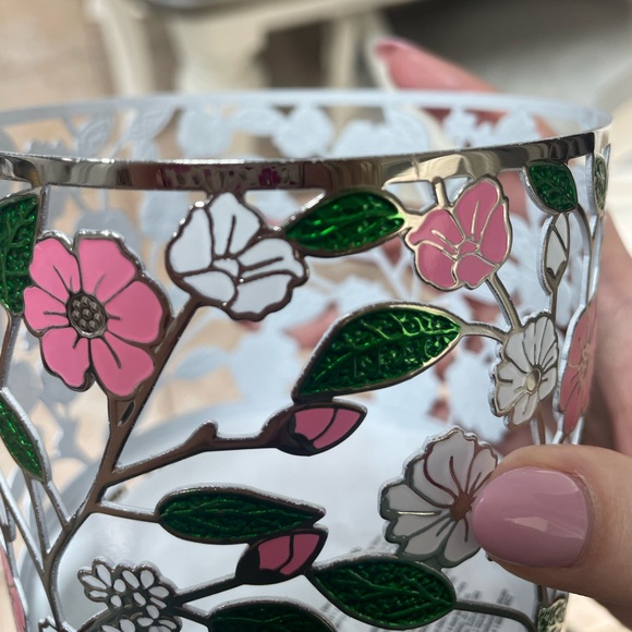 Bath & Body Works “Flower Toss” Floral 3 Wick Candle Holder - Picture 10 of 12